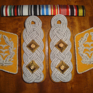 HOGAN'S HEROES Colonel Klink set