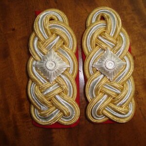 Wehrmacht "Generalleutnant" (Lt General) tri-braid shoilder boards (a pair) with 1 large aluminun Star of rank-EXC